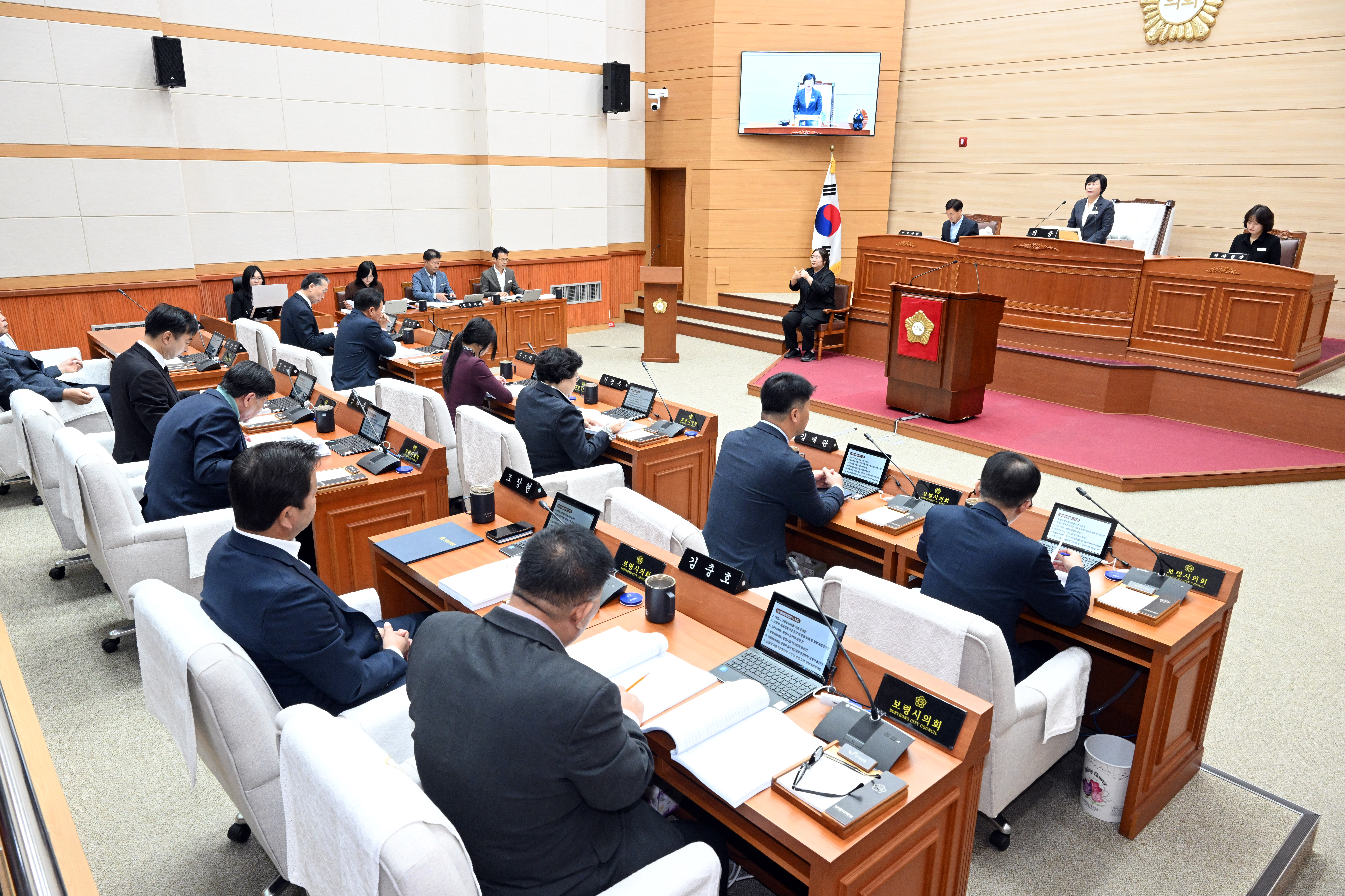 '보령시의회, 제270회 임시회서 시민 복지·지역 발전 위한 28건 안건 의결' 게시글의 사진(1) '10. 27. 제270회 임시회 폐회 사진.JPG'